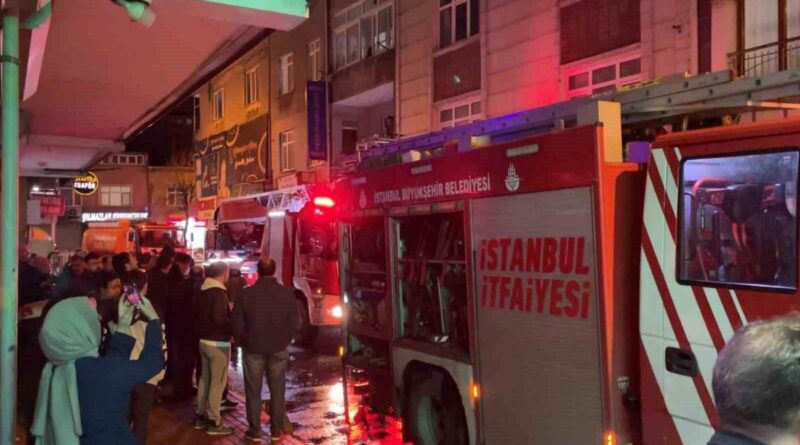 İstanbul Bağcılar'da Gözlük Malzemesi İmalathanesinde Yangın Çatı Katını Sararak Söndürüldü 1