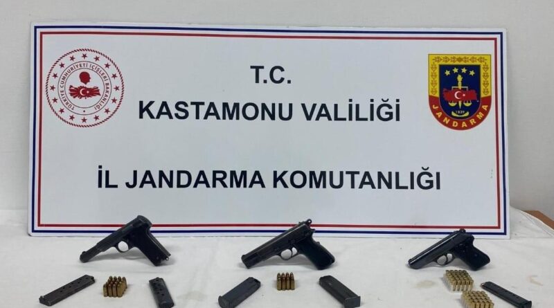 Kastamonu'da Jandarma 3 Adet Ruhsatsız Tabancayı Ele Geçirir, 1 Kişi Gözaltına Alınır 1