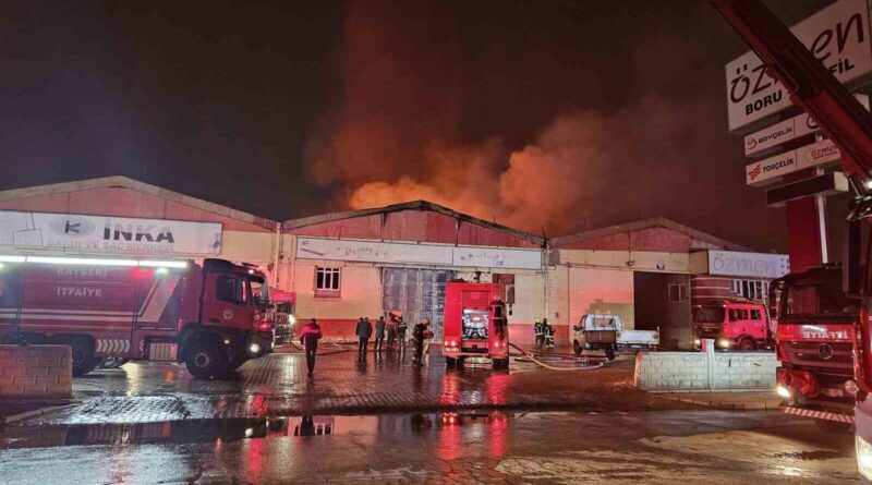 Kayseri OSB'de Boru Profil Fabrikasında Büyük Yangın 1