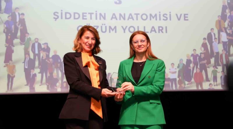 Kocaeli'de KADEM, Şiddetin Anatomisi ve Çözüm Yolları Eğitimiyle Güvenli Toplum İçin Çalışıyor 1