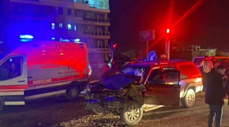 Konya Karapınar’da Pikap Tır Arkasından Çarpıştırma Kazası Sonucu 2 Kişiyi Yaraladı 1