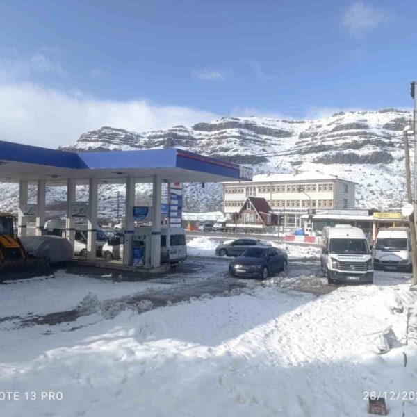 Malatya'da yağış nedeniyle hayatın aksadığı bir sokak-3