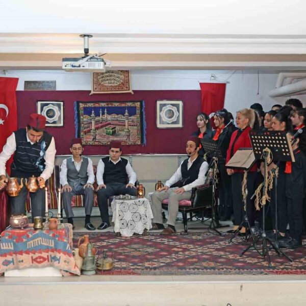 Mehmet Akif Ersoy'un anısına düzenlenen müzikli tiyatro gösterisi-1