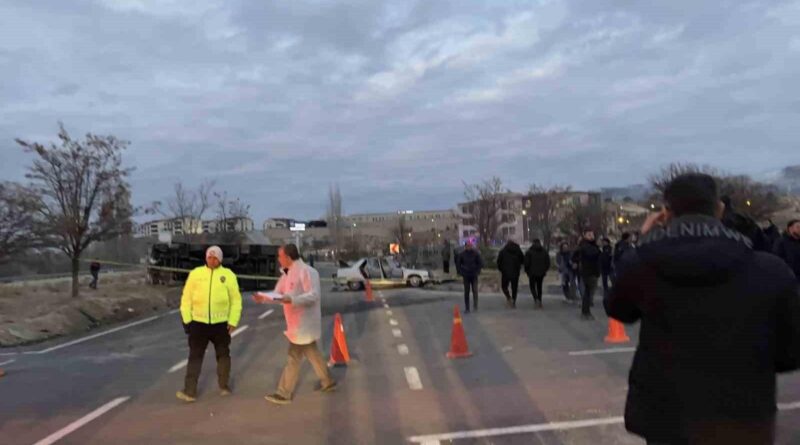 Nevşehir Ürgüp'te Üniversite Öğrencileri Servisinin Otomobil ile Çarpışması Sonucu 16 Öğrenci 24 Kişi Yaralandı 1