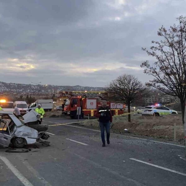 Nevşehir’de otomobille çarpışan öğrenci servisi devrildi: 24 yaralı-resim-1