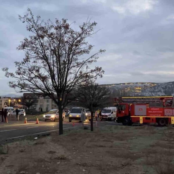Nevşehir’de otomobille çarpışan öğrenci servisi devrildi: 24 yaralı-resim-3