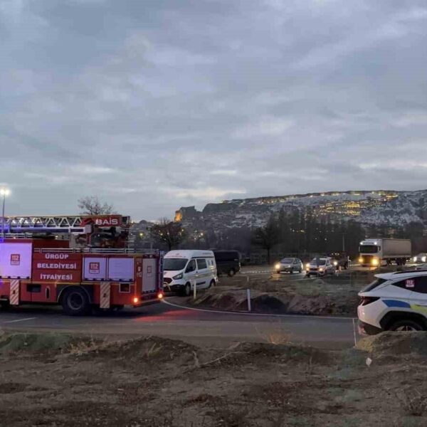 Nevşehir’de otomobille çarpışan öğrenci servisi devrildi: 24 yaralı-resim-4