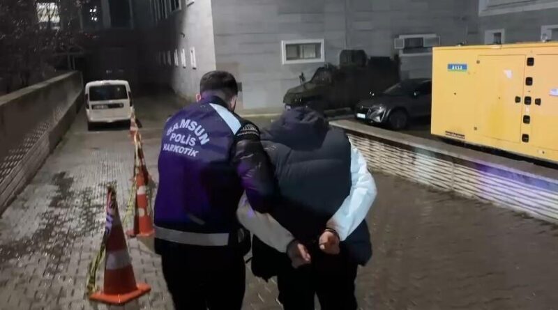 Samsun'da Polis Bungalov Eve Operasyonunda Altı Kişi Gözaltına Alınarak 21 Adet Sentetik Eczadan Sorumlu Kılındı 1