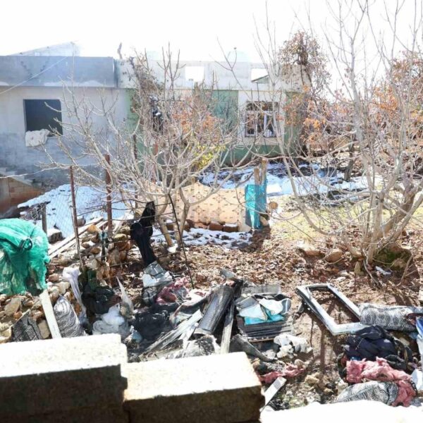 Şırnak Valisi Birol Ekici ve ekibinin Güvenlik Korucusu İhsan Göktaş'a yapılan ziyareti-2