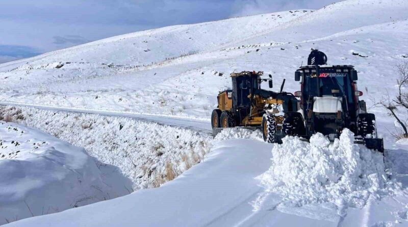 Van'da Kar Yağışı Sonrası 140 Yerleşim Yeri Yolunda Çalışmalar Devam Ediyor 1