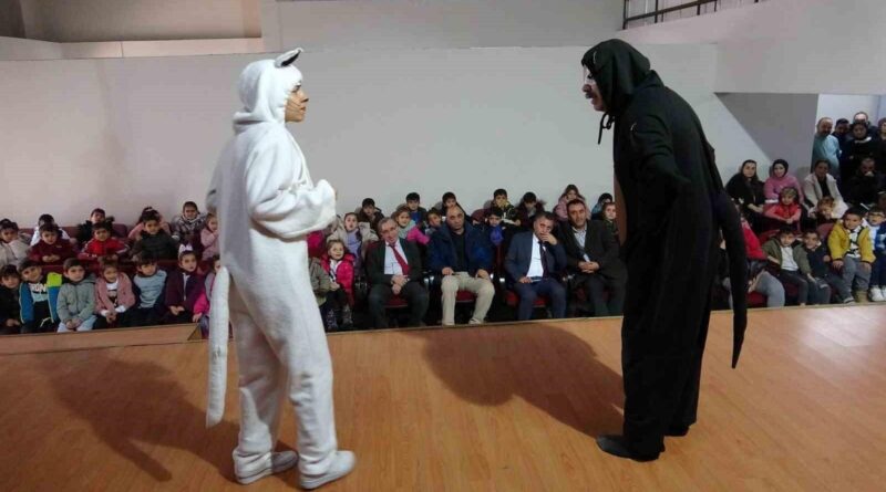 Van İpekyolu'nda Bostaniçi Toplum Merkezi, Yunus Emre Anaokulu Öğrencilerine Tiyatro Gösterimi Sundu 1