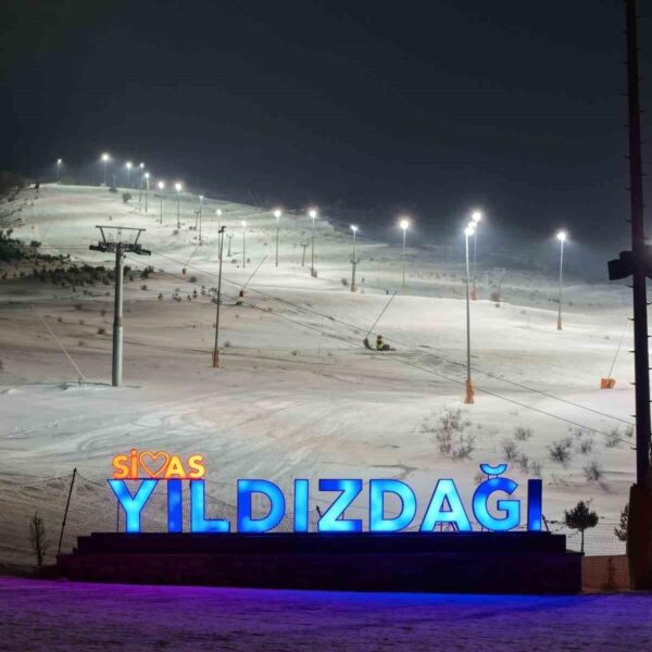 Yıldız Dağı Kayak Merkezi'nde gece kayağı-3