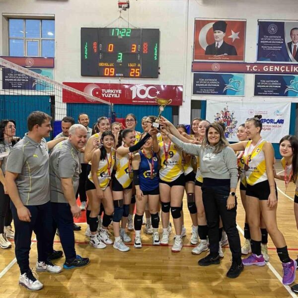 Yıldız Kızlar Voleybol Maç Fotoğrafı