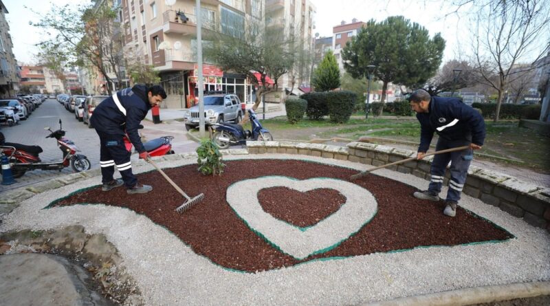 Yunusemre Belediyesi, Kaynak Mahallesinde Kalp İçeren Peyzaj Çalışmalarıyla İlçeye Estetik Katıyor 1