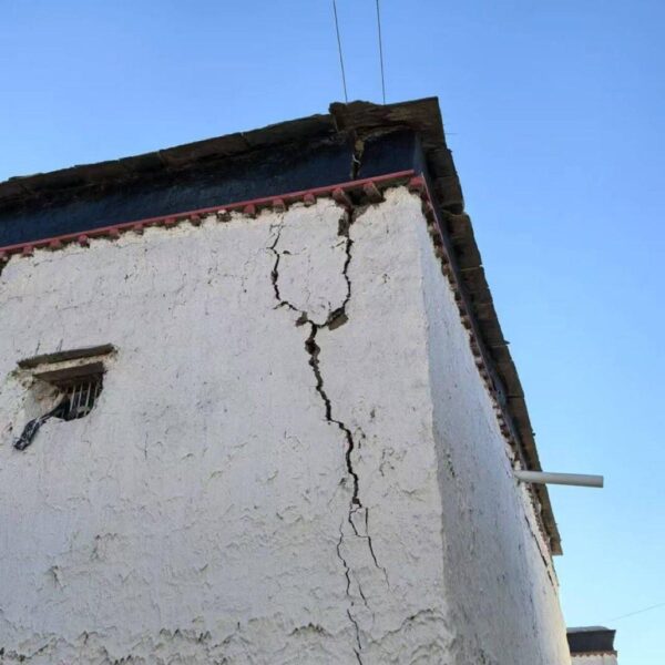 6,8 büyüklüğünde deprem sonucu yıkılan binalar-1
