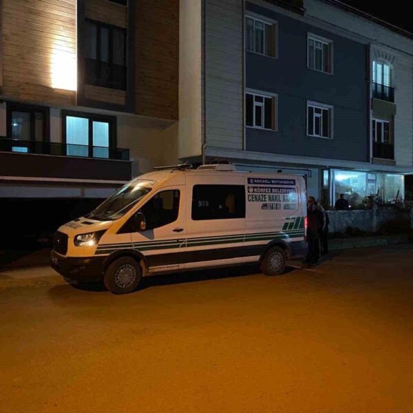 85 yaşındaki Nejdet Gönder'in evinde ölü bulunduğu apartman.-1