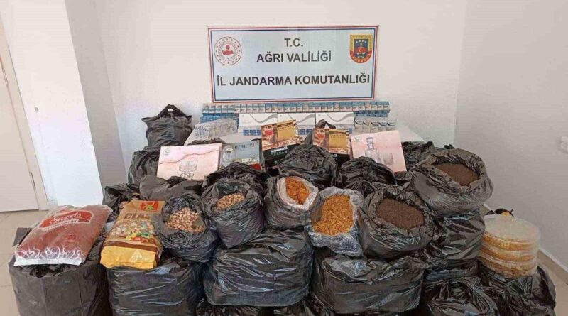 Ağrı'da Jandarma Ekiplei Kaçak Malzeme Ele Getirildi, 9 Kişi Gözaltına Alındı 1