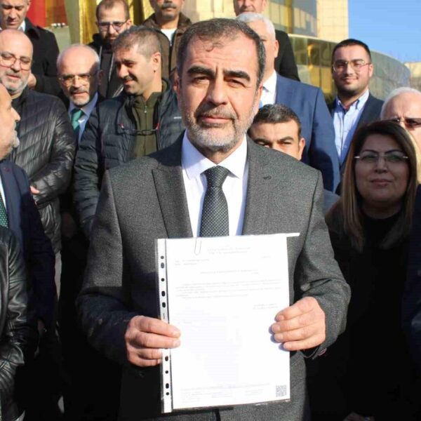 AK Parti Aydın İl Kongresi'nde Mehmet Erdem'in seçilmesiyle ilgili kutlamalar.-2