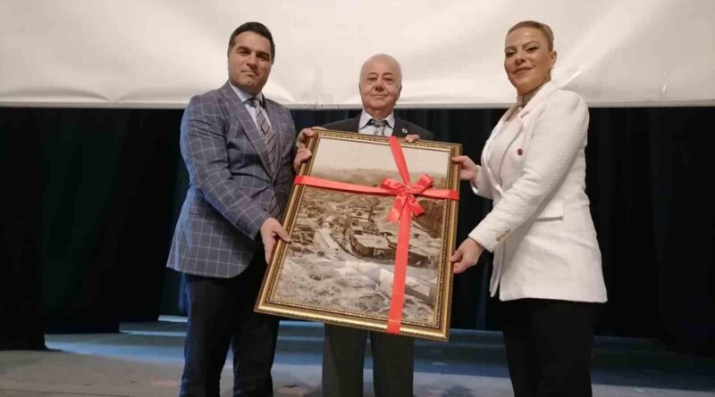 Atatürk Üniversitesi Güzel Sanatlar Enstitüsü Müdürü Prof. Dr. Ahmet Selim Doğan'ın Hınıs'ta Konferansı 1