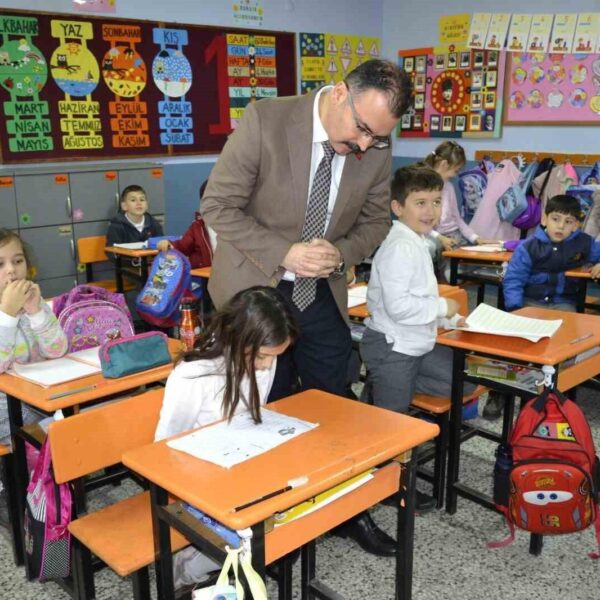 Atça Atatürk İlkokulu'nda eğitim-öğretim hakkında sohbet eden Kaymakam Ateş-3