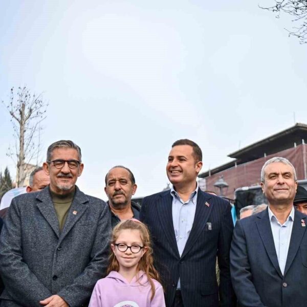 Balıkesir Büyükşehir Belediye Başkanı Ahmet Akın yeni otobüslerin töreninde-1
