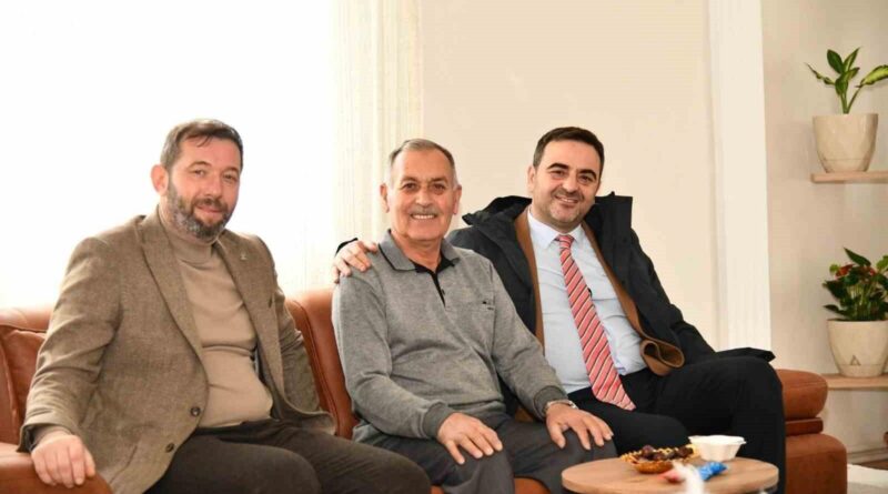 Başiskele Belediye Başkanı Yasin Özlü, Umre'den Dönen Hemşehrilerini Ziyaret Etti 1