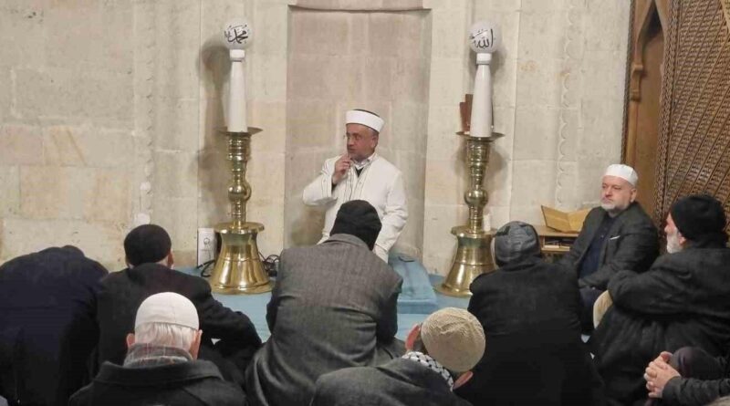 Bayburt Ulu Camii'nde Üç Ayların Başlangıcını Kutlayan Vatandaşlar 1