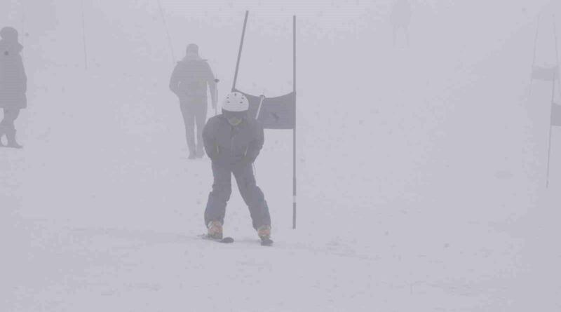 Bitlis'te Alp Disiplini ve Snowboard İl Birinciliği Kayak Yarışması 1