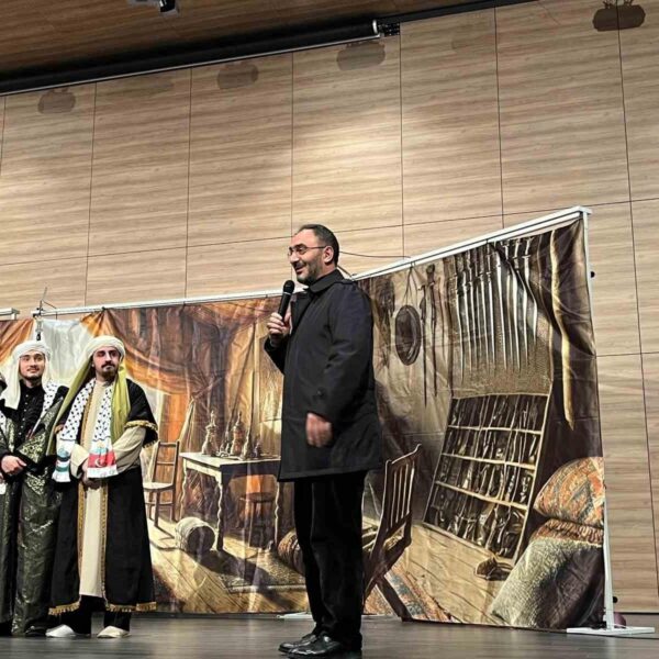 Bursa Müftülüğü Sinan Durmaz Konferans Salonu'nda izlenen 'Mus'ab Ağlarken' oyunu-4