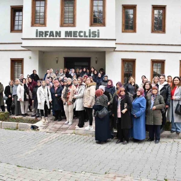 Demirci kadınlarının Manisa'da keyifli bir gün geçirmesi-2