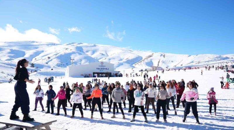 Denizli Kayak Merkezi'nde Zumba Keyfi: Belediye'nin Spor Kursları Kadınları Bir Araya Getirdi 1