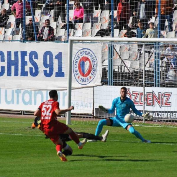 Fethiyespor ve Beykozspor futbolcularının maç anı-4