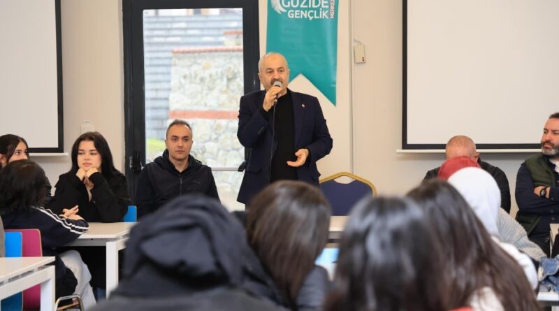 Gebze Belediye Başkanı Zinnur Büyükgöz, Güzide Gençlik Merkezi'nde Gençlerle Bir Buluşmada Ailenin Önemini vurguladı 1