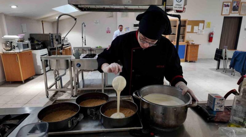 Gediz Kız Mesleki Anadolu Lisesi Öğrencileri Pastacılık Becerilerini Yaşam Kafe'de Uygulamaya Alıyor 1
