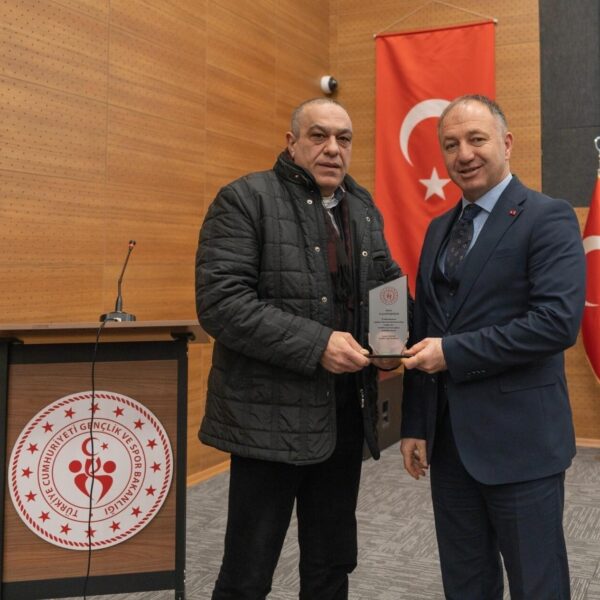 Gençlik ve Spor İl Müdürü Levent Çakmur emekli personele veda ediyor-2