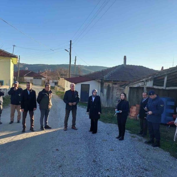 Gölpazarı Kaymakamı Feyza Nur Kılıç, Kavaklı Köyü'nde vatandaşlarla bir araya geldi.-1