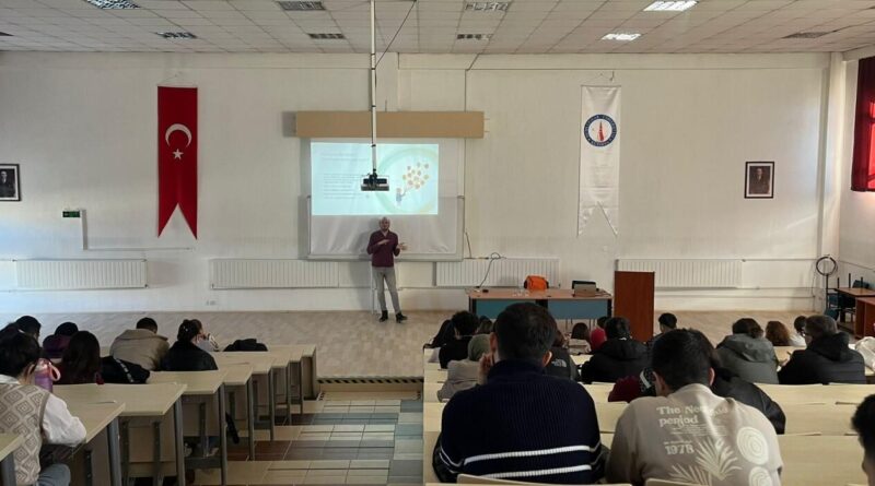 Hisarcık Meslek Yüksekokulu'nda Ruh Sağlığı ve Bağımlılık Eğitimleri 1