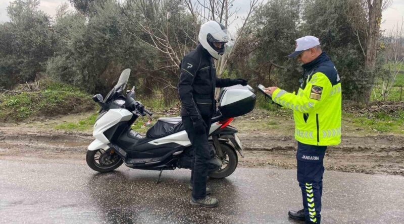 İncirliova'da Motosiklet Sürücülerine Jandarma Bilgilendirme 1