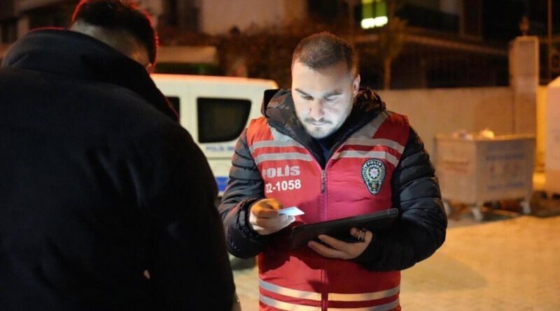 Isparta'da Polis Operasyonu: 11 Aranan Şahıs Yakalandı, 1 Ruhsatsız Silah Ele Getirildi 6