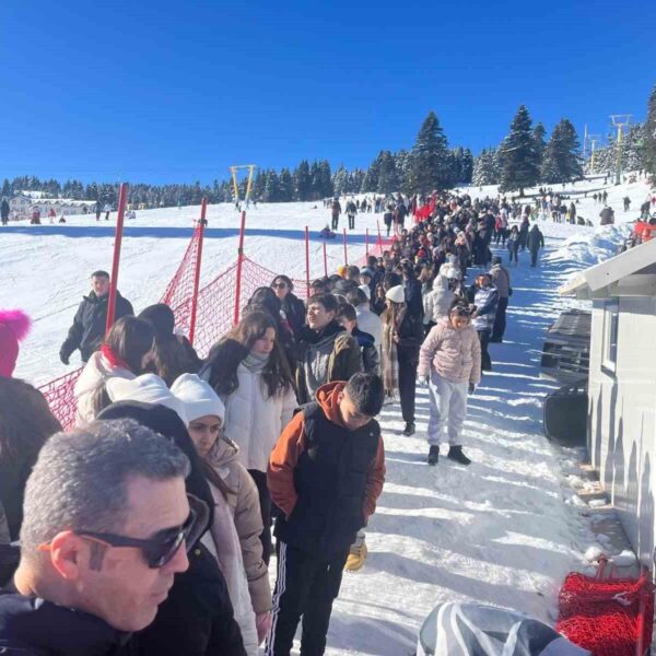 Jandarma JAK ekipleri kazazedelere müdahale ediyor-5