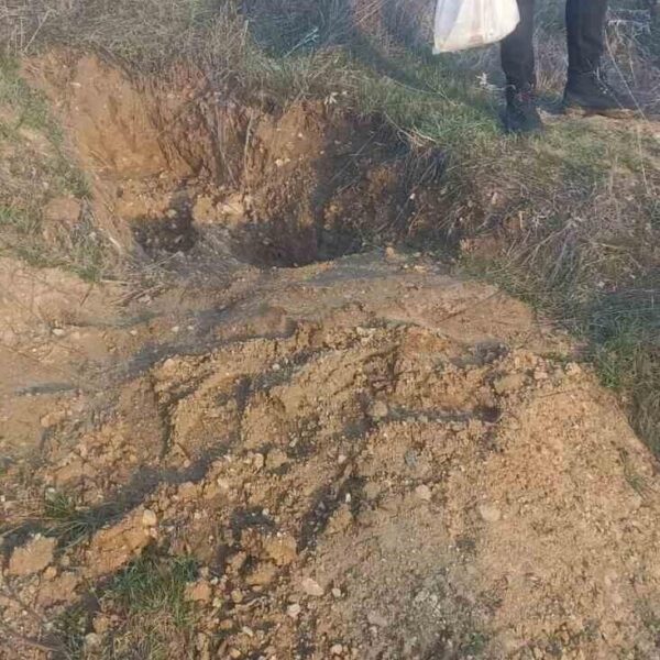 Kaçak kazı sırasında yakalanan şüpheliler.-1