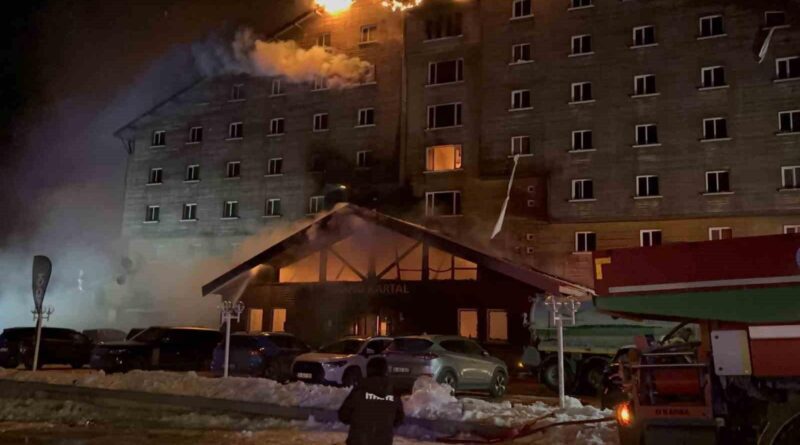 Kartalkaya Kayak Merkezi'nde Otelde Yangın, Birçok Yaşam Kaybedildi 1