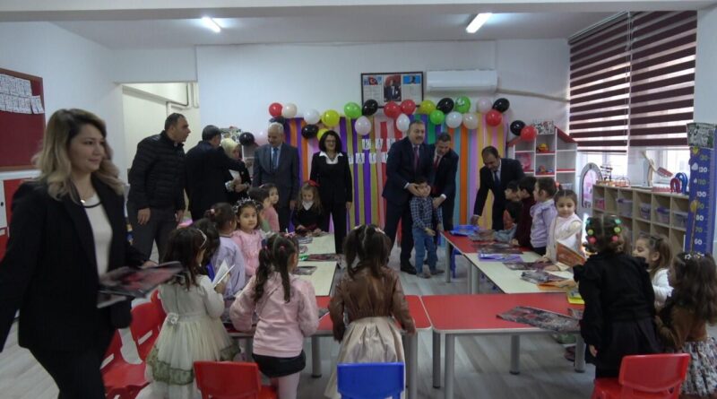 Kilis Valisi Tahir Şahin, 52 Bin 705 Öğrenciye Karne Hediyesi 1