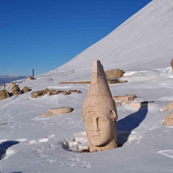 Kışın Karlı Nemrut Dağı Manzarası-1