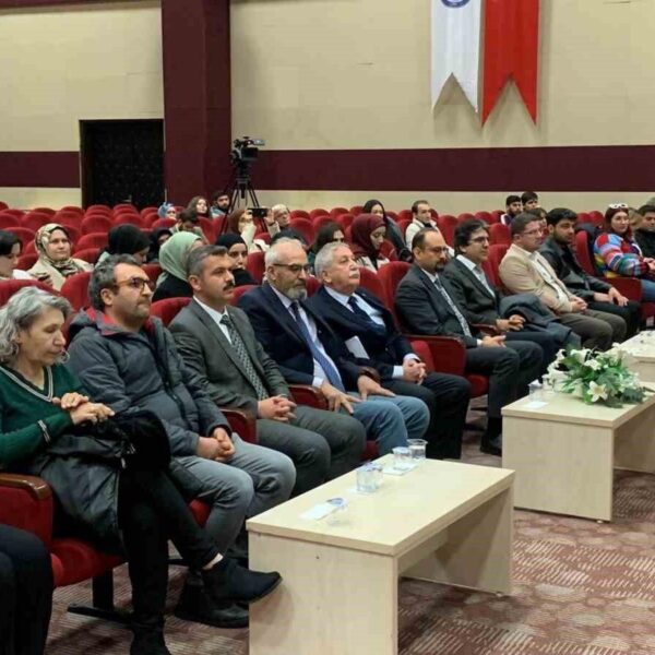 KMÜ'de düzenlenen konferans-1