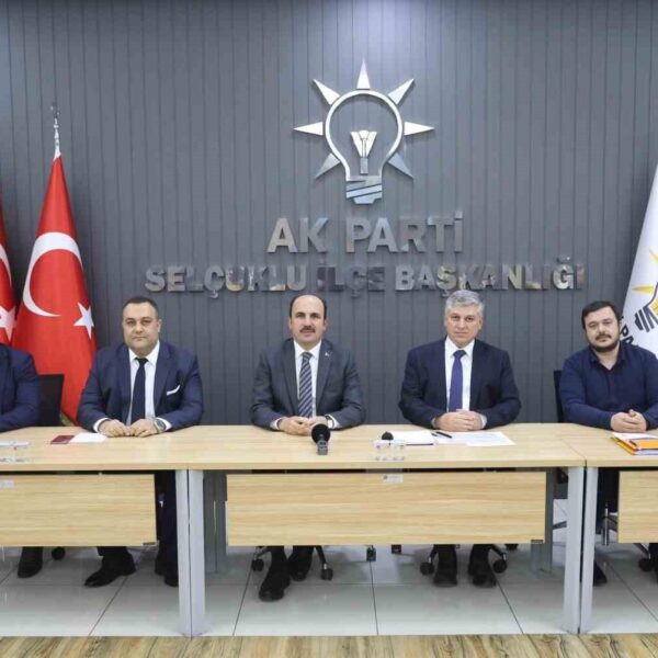Konya Büyükşehir Belediye Başkanı Uğur İbrahim Altay, AK Parti Meram İlçe Başkanlığı'nda ziyaret ediyor-1