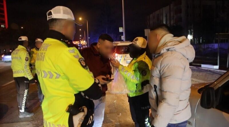 Konya'da Yılbaşı Gecesi Alkollü Sürücü Arkadaşıyla Değişir, Polis Karşılaşır 1