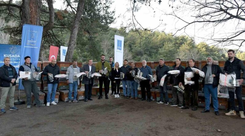 Kuşadası Belediyesi Güzelçamlı Arıcılara Malzeme Desteği Verdi 1