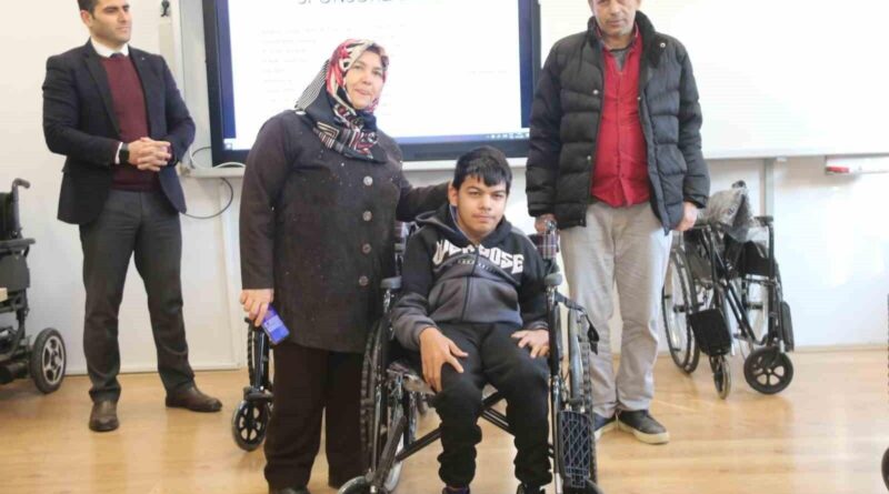 Kütahya Yunus Emre Ortaokulu, İhtiyaç Sahplerine Sosyal Yardım Etkinliğiyle Umut Verdi 1