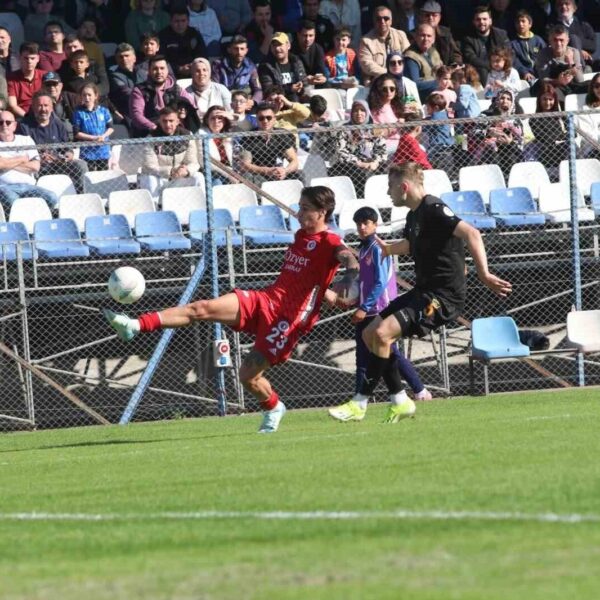 Maç sonucunda tebrik eden Fethiyespor oyuncuları-3
